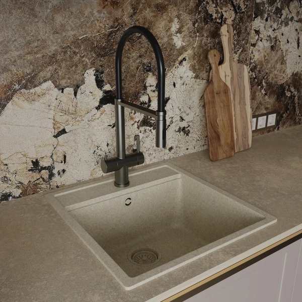 смеситель для кухни oliveeka ol-458009-bgm с подключением к фильтру, гибким изливом, оружейная сталь матовый