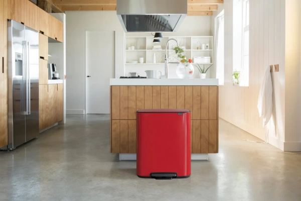 Мусорное ведро Brabantia Bo Pedal Bin 211522 30+30 л, пламенно-красное