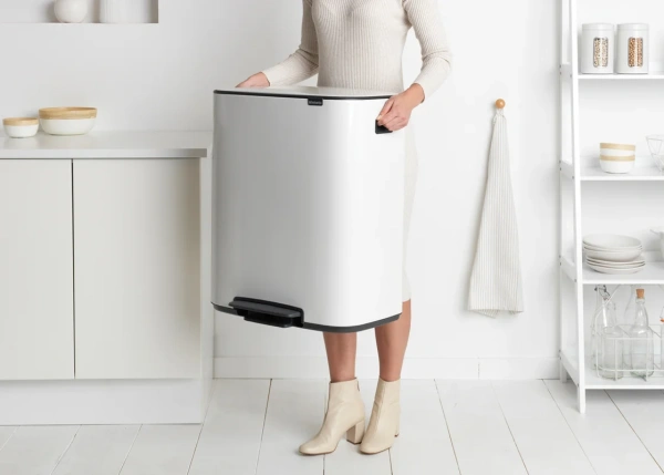 Мусорное ведро Brabantia Bo Pedal Bin 211447 30+30 л, белое